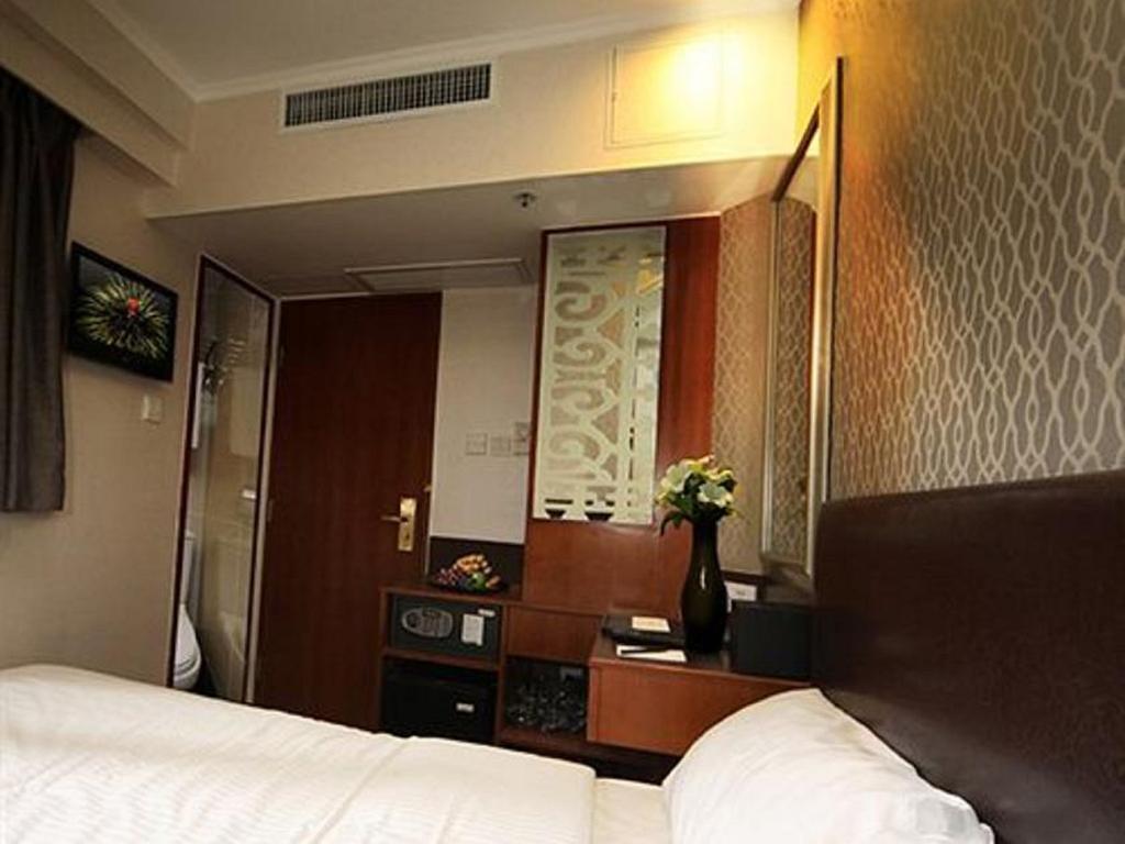 Lander Hotel Prince Edward Хонконг Екстериор снимка